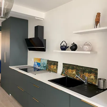Апартаменты Le Cocon D'hyeres *